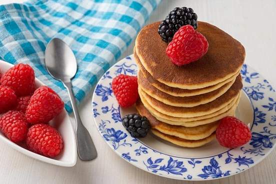 pancakes with berries